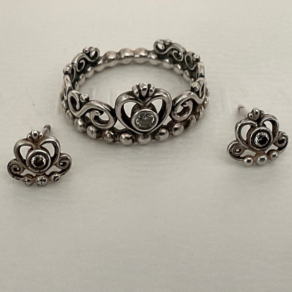 Pandora set of ring and earrings - Picture 2 of 5